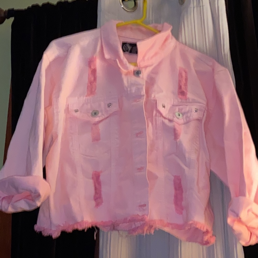 Light pink distressed jean jacket - Picture 2 of 4